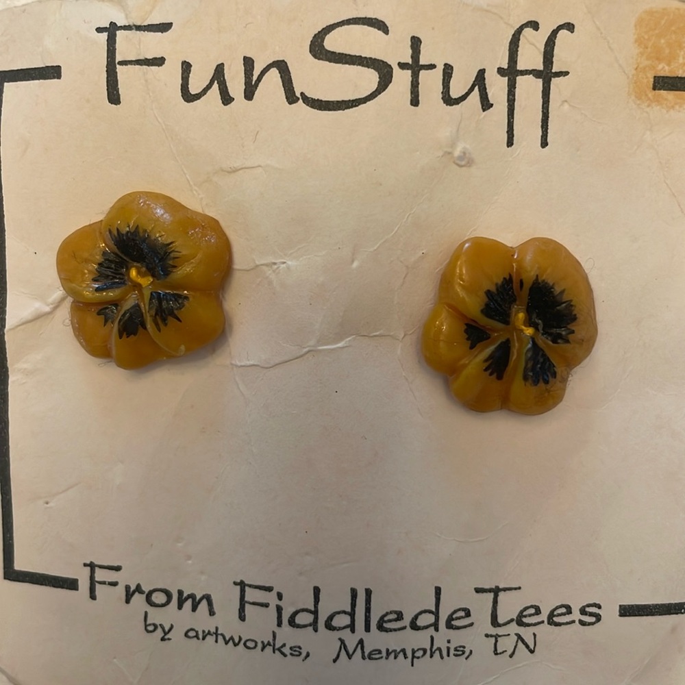 Fun stuff fiddlede Tees Artworks post earrings pierced ears yellow pansy flowers